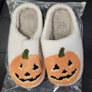 Halloween Jack O Lantern Pumpkin Slippers Cushy Ladies US 6.5-7.5 Grip Sole NWT